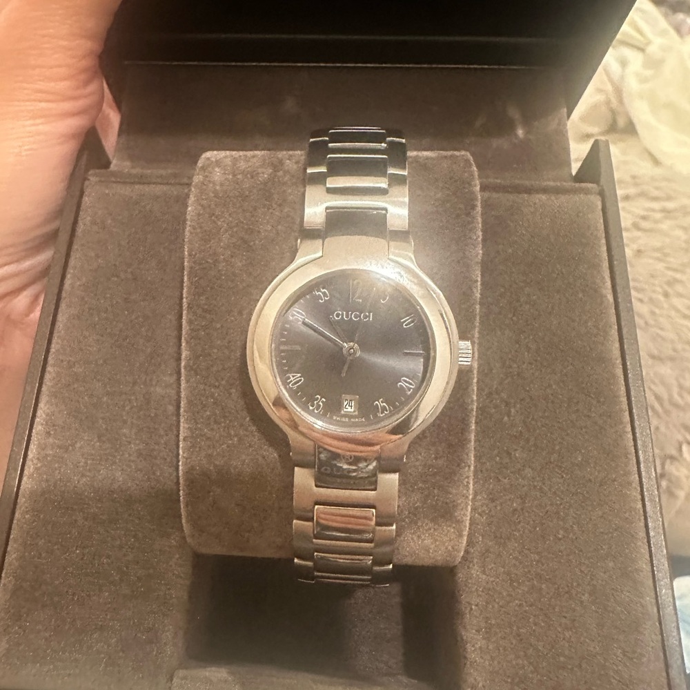 “Pre-Loved” Gucci Black and Silver Timepiece